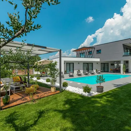 Casa vacanze Awesome In With Jacuzzi Sivati