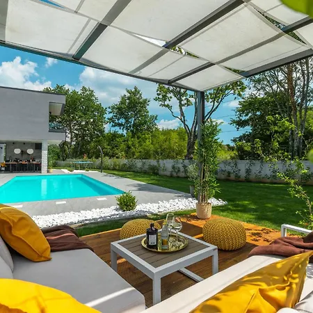 Casa vacanze Awesome In With Jacuzzi Sivati
