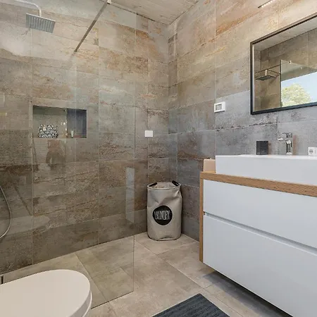 Awesome In With Jacuzzi
