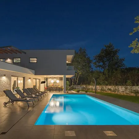 Casa vacanze Awesome In With Jacuzzi Sivati